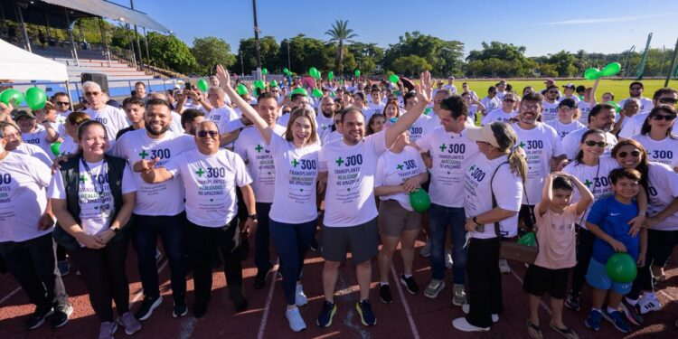 Governador Roberto Cidade participa de caminhada para celebrar mais de 300 transplantes realizados no Hospital Delphina Aziz