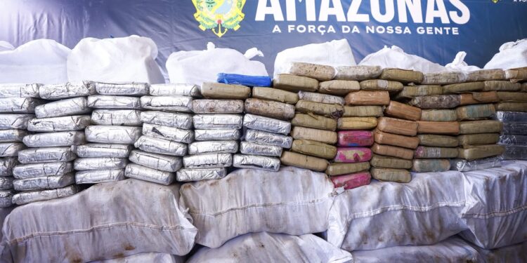 Segurança Presente: Roberto Cidade apresenta balanço de apreensão de mais de 2,5 toneladas de drogas no AM