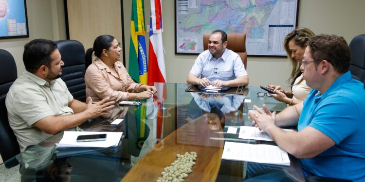 Governador do AM assina ordens de serviço para obras de pavimentação em Nova Olinda do Norte, Borba e Humaitá