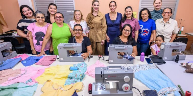 Primeira-dama do AM visita Centro Social São Benedito em Manaus