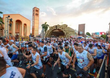 Mais de 2 mil pessoas participam da Parintins Run pelas ruas da Ilha Tupinambarana