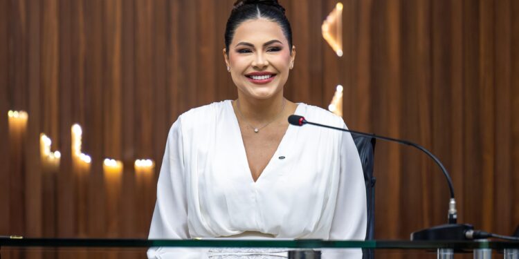 Brena Dianná assume mandato de deputada estadual na Assembleia