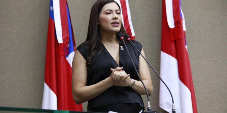 Deputada Brena Dianná pede unidades de tratamento contra o câncer para o interior do Amazonas