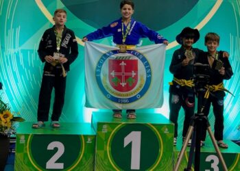 Alunos das Escolas Nilton Lins ganham ouro e bronze no Brasileiro de Jiu-Jitsu Crianças