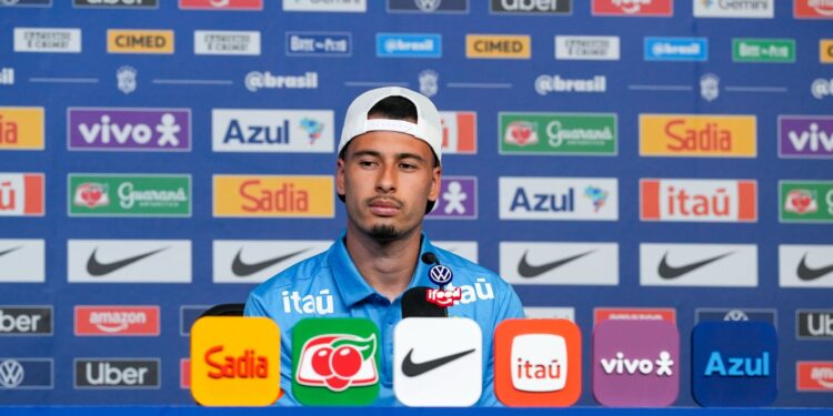 Martinelli admite substituir Raphinha e vê Neymar “querendo muito”