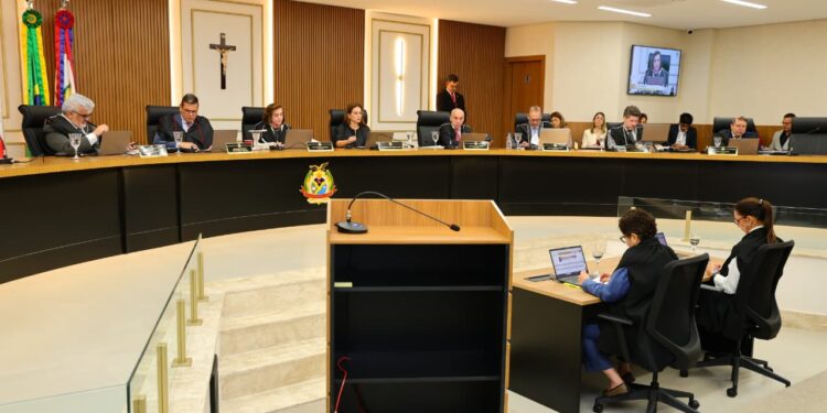 TCE-AM reúne municípios para formalizar políticas públicas do programa TCE pela Educação