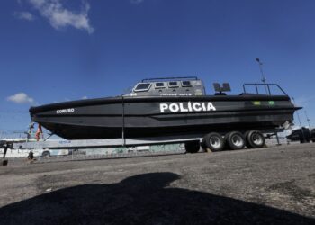 Governador Cidade entrega lanchas blindadas para combater narcotráfico no Amazonas