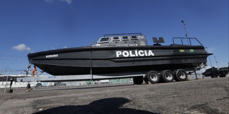 Governador Cidade entrega lanchas blindadas para combater narcotráfico no Amazonas