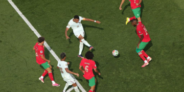França repete 2022, faz 2 a 0 no Marrocos e vai à semifinal da Copa do Mundo