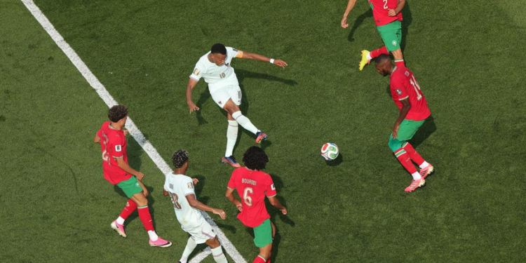 França repete 2022, faz 2 a 0 no Marrocos e vai à semifinal da Copa do Mundo