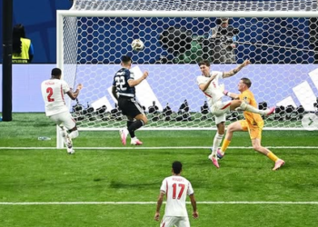 Argentina vira sobre Inglaterra e vai à final contra Espanha