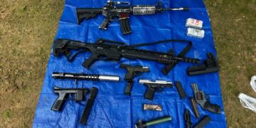 Operação destrói toneladas de insumos de cocaína e 5 pistas clandestinas na fronteira do Amazonas com o Peru