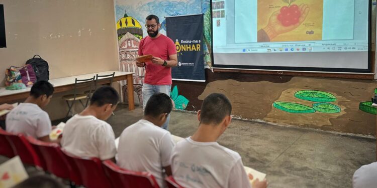 Às vésperas do Dia dos Pais, Defensoria promove oficina sobre paternidade a partir da literatura para socioeducandos