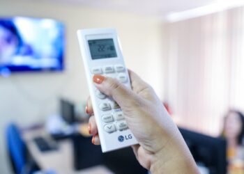 Defensoria disponibiliza canal para receber relatos sobre aumento nas contas de energia no Amazonas