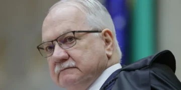 Fachin defende sigilo da fonte de jornalista após decisão de Moraes