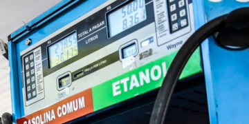 Gasolina com 32% de etanol passa a valer neste sábado (1º)