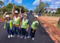 Roberto Cidade acompanha o andamento das obras de pavimentação em Autazes