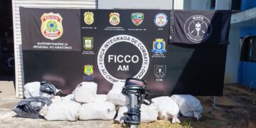 Polícias do AM e do Peru apreendem 500 kg de drogas e prendem 5 pessoas no Rio Negro