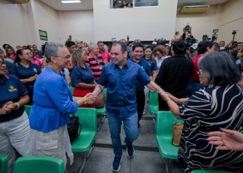 Governador do AM anuncia concurso público da Seduc com mais de 7,8 mil vagas