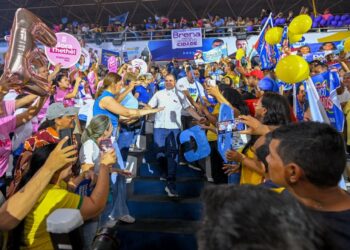 Cidade lança candidatura com Arena lotada e recado à oposição: “Vou responder com trabalho”