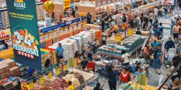 Assaí ganha market share, reduz alavancagem e atinge receita bruta de R$ 21,4 bilhões no 2º tri