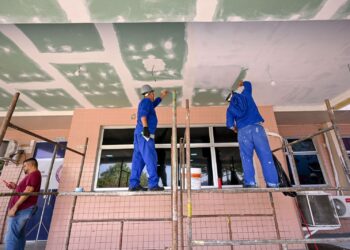 Governador do Amazonas vistoria obras da Maternidade Azilda Marreiro em Manaus