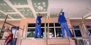 Governador do Amazonas vistoria obras da Maternidade Azilda Marreiro em Manaus