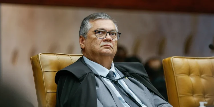 Dino e Moraes sugerem reavaliar dispensa de diploma para jornalista