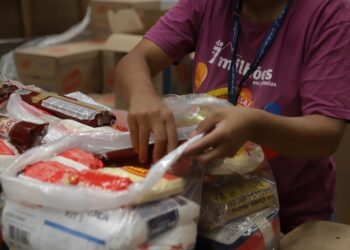 Destino Certo, do Assaí, redireciona quase 2 toneladas de alimentos para doação e viabiliza 3,2 mil refeições, no Amazonas
