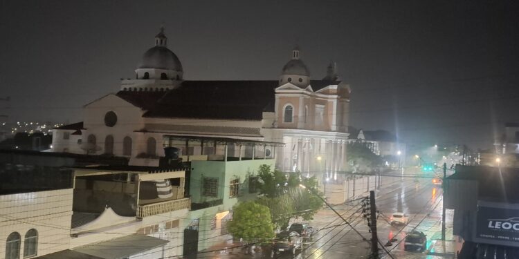 Após recorde de 38,6°C, Manaus entra em alerta para chuvas intensas
