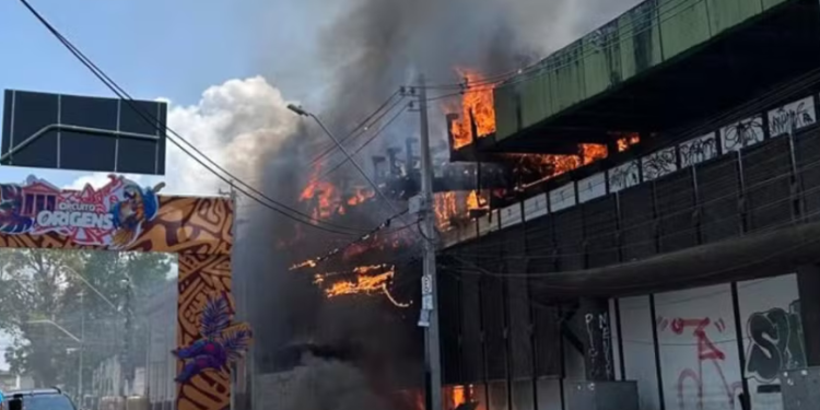 Incêndio atinge antigo Banco da Amazônia no centro de Manaus