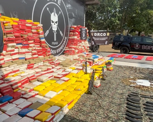 Polícia apreende 4,5 toneladas de drogas e armamento de guerra após confronto com traficantes no AM