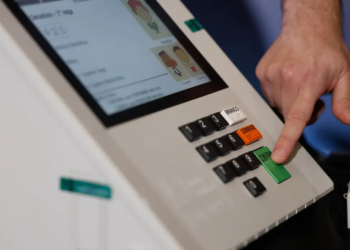 Saiba em quantos candidatos votar e a ordem de votação; use ‘colinha’