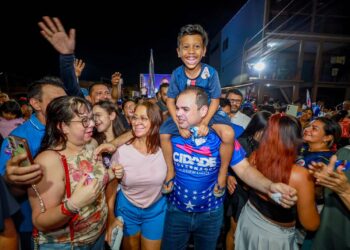 Roberto Cidade e Serafim Corrêa levam propostas do Plano de Governo a diferentes regiões de Manaus