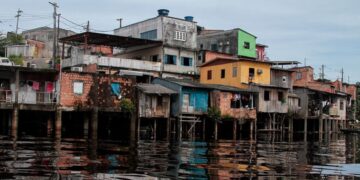 55,8% da população de Manaus vive em favelas e estudo defende novo modelo de crescimento urbano