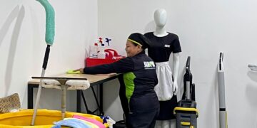 Agentes de limpeza ganham reconhecimento com qualificação profissional em Manaus