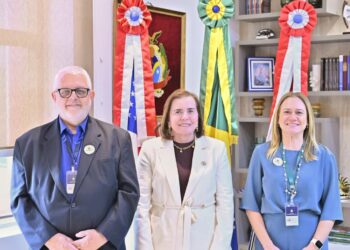 Presidente do TCE, Yara Lins, recebe secretário da Sead-AM em visita institucional