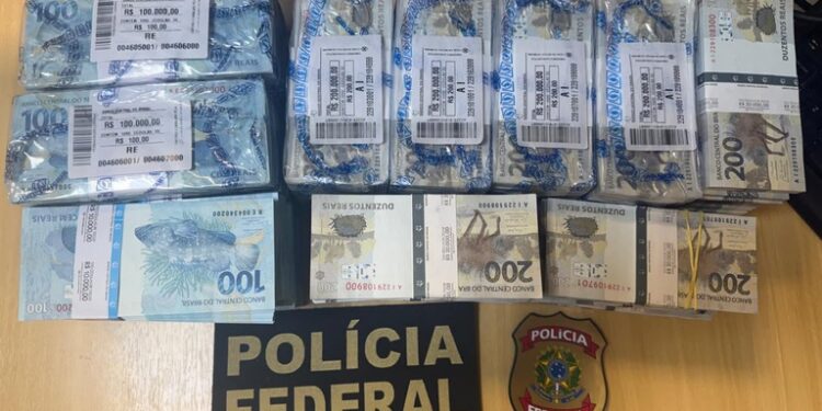 Polícia Federal efetua duas prisões e apreende R$ 1,64 milhão no Amazonas