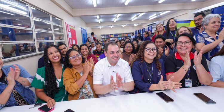 Governador Roberto Cidade confirma abono do Fundeb para servidores da educação em 2026