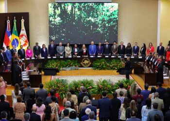 Presidente e vice-presidente do TCE-AM prestigiam recondução de Leda Mara à chefia do Ministério Público