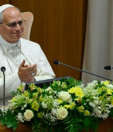 Papa voltou a caminhar e a se alimentar após cirurgia no pulmão