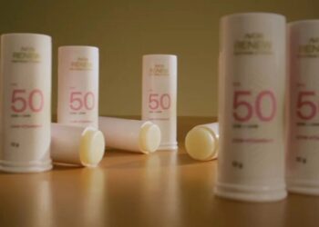 Avon Renew lança bastão inovador com proteção solar e Vitamina C para tratamento antimanchas