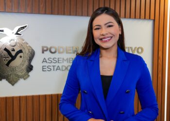 Deputada Brena defende concursos públicos para professores no Amazonas