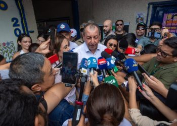 Omar Aziz é eleito governador do Amazonas