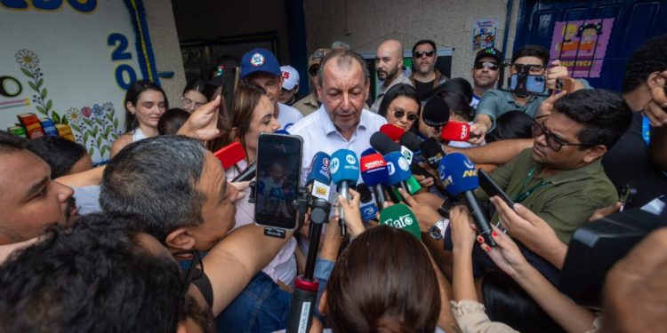 Omar Aziz é eleito governador do Amazonas