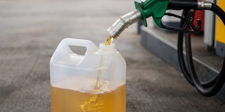 Procon-AM informa que está suspensa no Amazonas a venda de gasolina, etanol e óleo diesel em recipientes portáteis