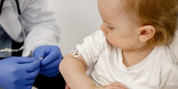 Brasil avança na vacinação infantil, mas manter doses em dia é essencial