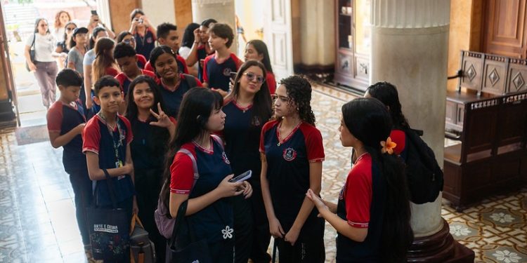 Estudantes de escolas de tempo integral visitam espaços culturais na terceira fase do projeto ‘Arte e Cultura’