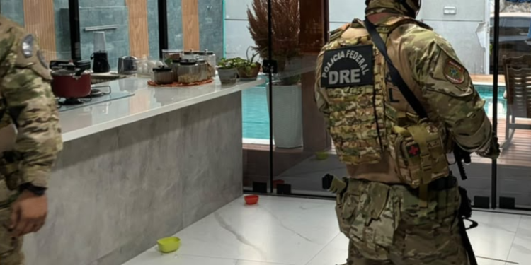 Polícia Federal combate tráfico de drogas por via aérea e lavagem de dinheiro