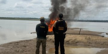 PF, Ibama e Funai destroem estruturas de garimpo ilegal no Alto Rio Solimões